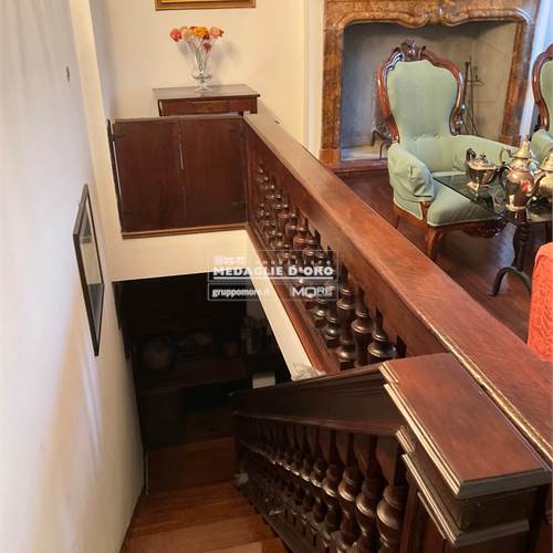 SCALA X ACCEDERA ALLA TAVERNA