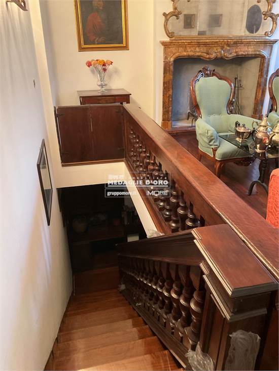 SCALA X ACCEDERA ALLA TAVERNA