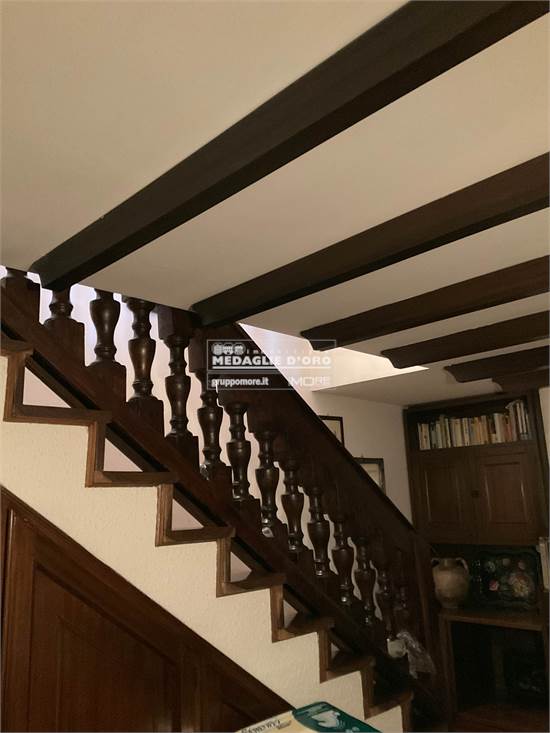 SCALA X ACCEDERA ALLA TAVERNA