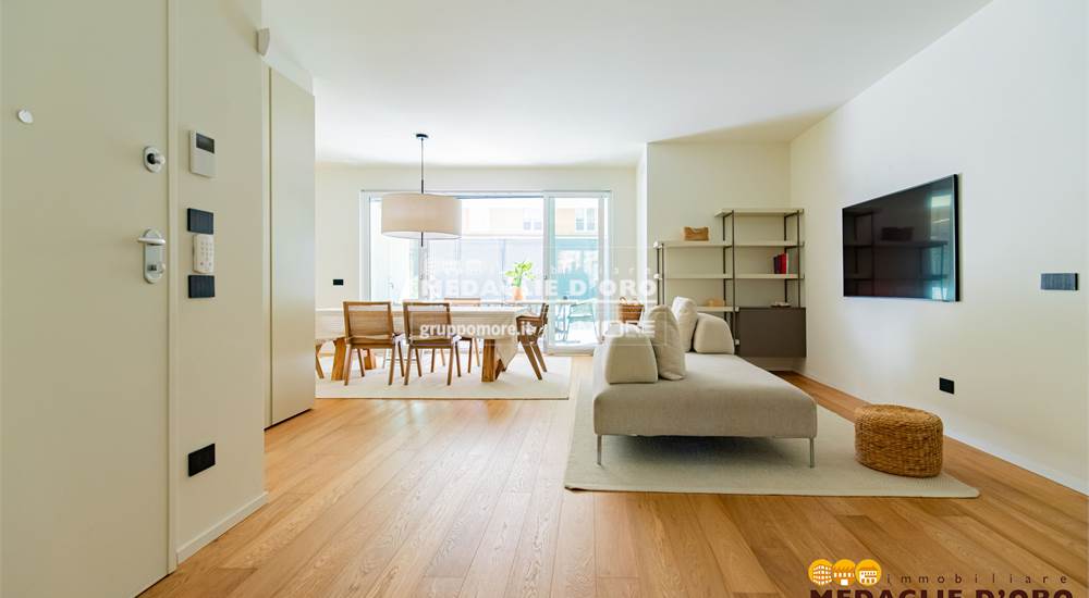 SOGGIORNO CON ACCESSO AL TERRAZZO 