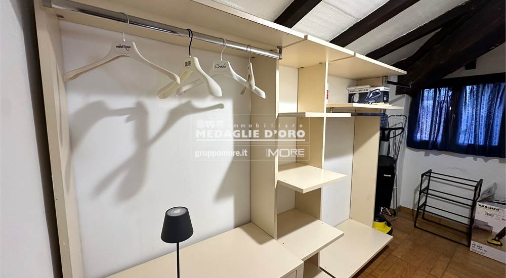 STANZA ARMADI RIPOSTIGLIO