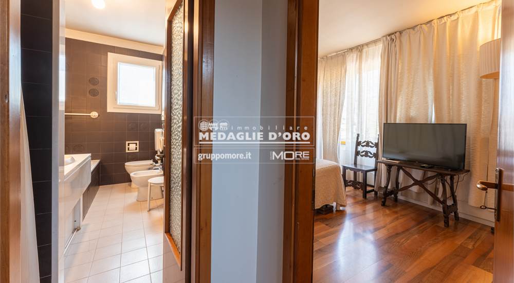 DISIMPEGNO CAMERA PADRONALE