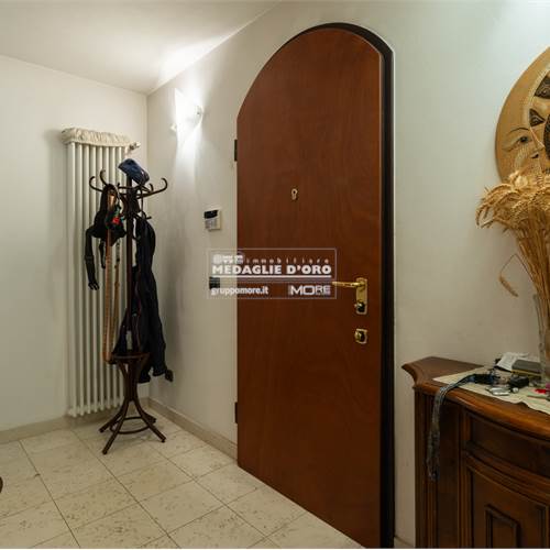 INGRESSO VANO SCALE  PIANO TERRA