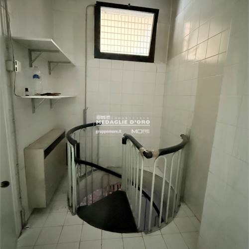 SCALA X ACCEDERE AL MAGAZZINO 