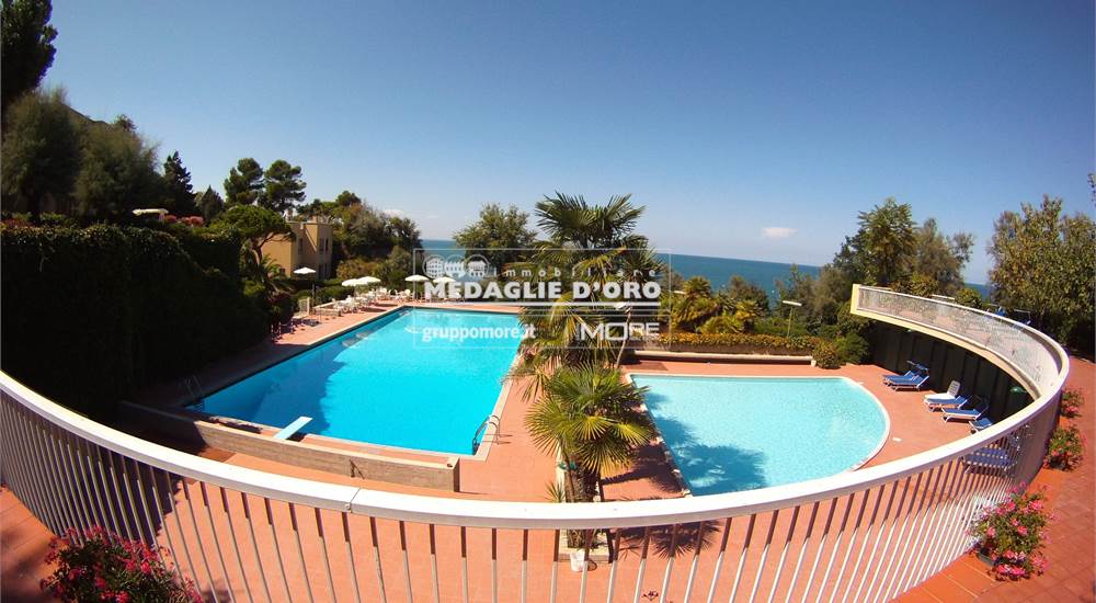 PARTI COMUNI: PISCINA GRANDE E PICCOLI