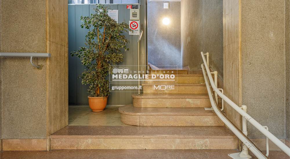 PARTICOLARE VANO SCALA 