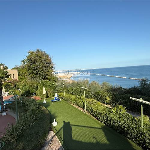 PARTI COMUN I AFFACCIO PISCINA 