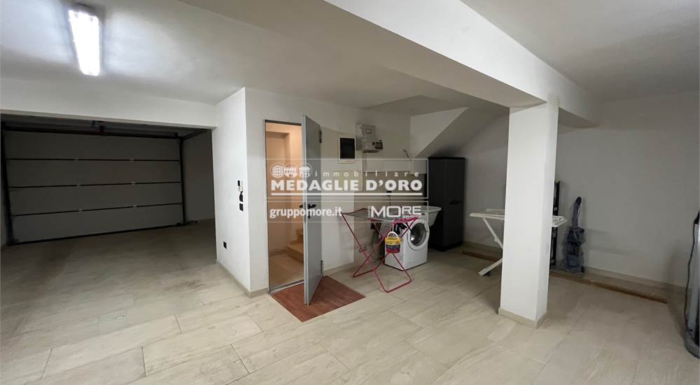 GARAGE CON SPAZIO LAVANDERIA