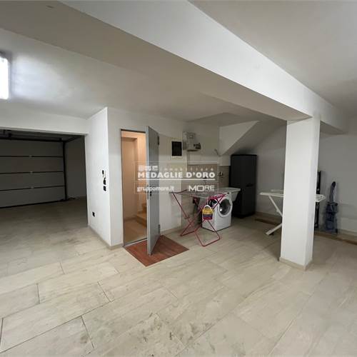 GARAGE CON SPAZIO LAVANDERIA