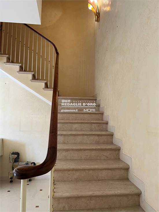 SCALA INTERNA A VISTA