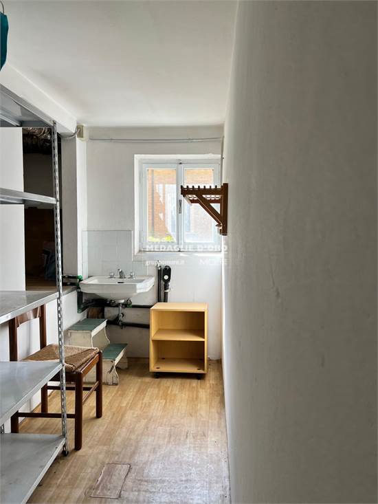 CANTINA CON FINESTRA