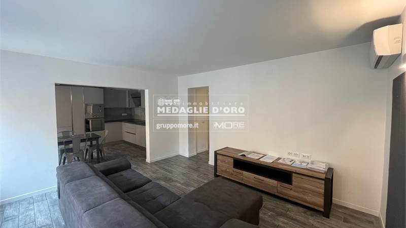 Appartamento in affitto a Modena (Centro storico), Via Emilia centro