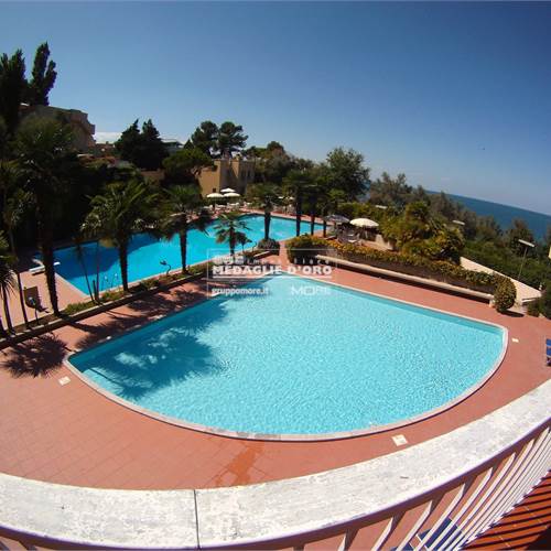 PARTI COMUNI: PISCINA GRANDE E PICCOLI