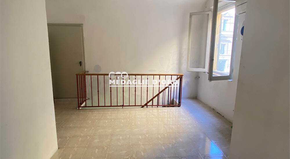 INTERNO