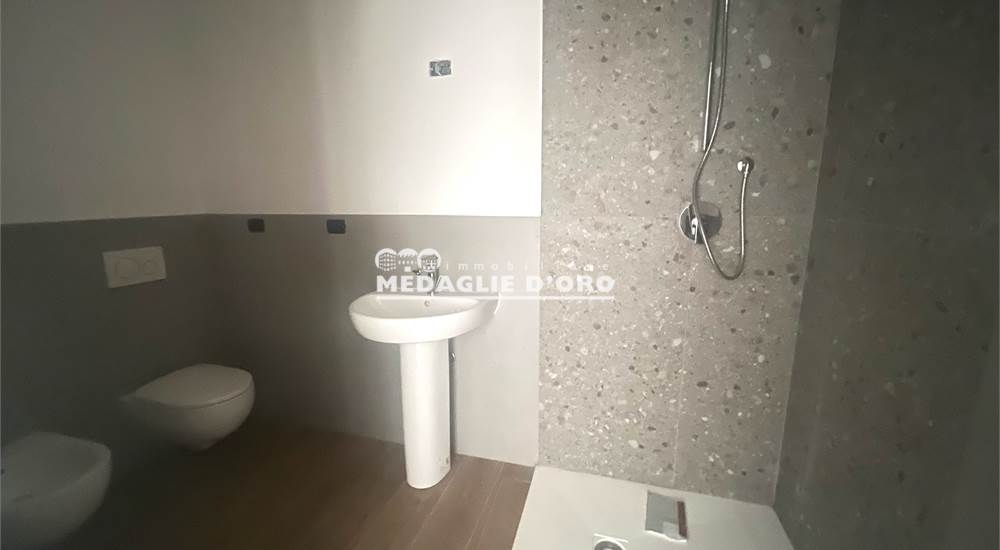 BAGNO CON FINESTRA
