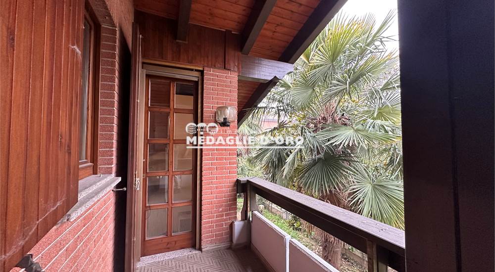 BALCONE AL PRIMOPIANO DISIMPEGNO