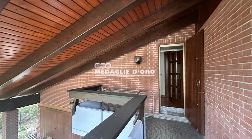 BALCONE AL PRIMOPIANO DISIMPEGNO