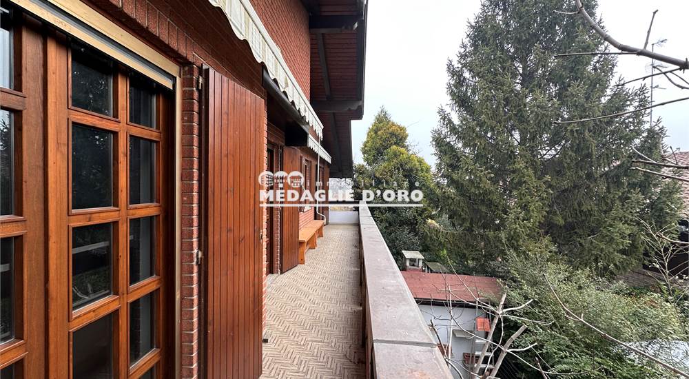 BALCONE CAMERE AD EST