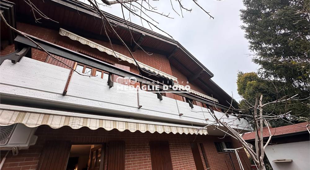 BALCONE CAMERE EST