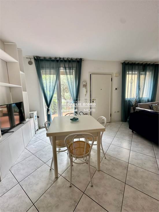 AMPIA ZONA CUCINA APERTA SUL SOGGIORNO